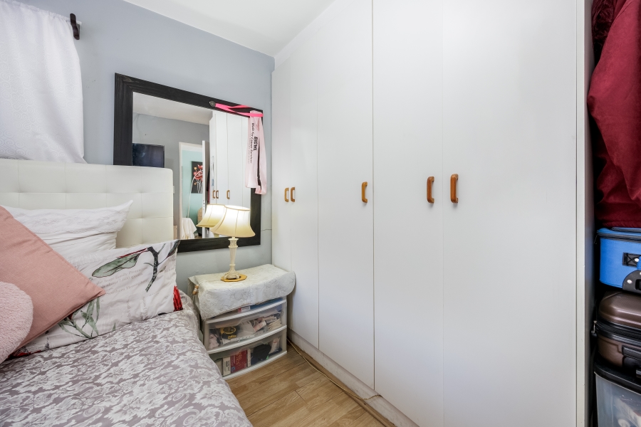 1 Bedroom Property for Sale in Uitzicht Western Cape